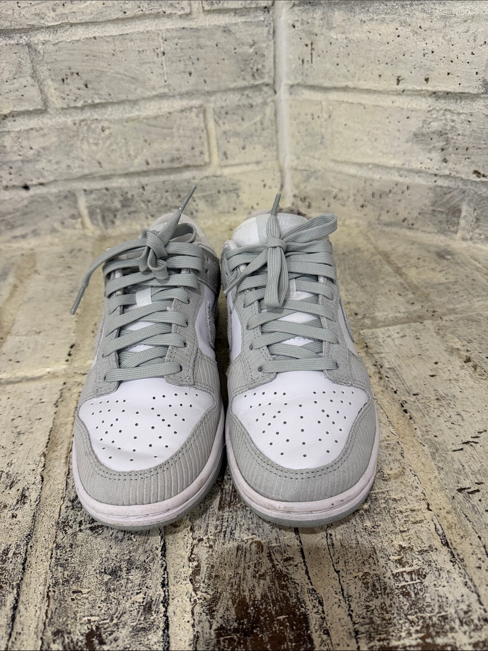 Women's Low-Top Sneakers in Light Gray & White - Picture 3 of 4